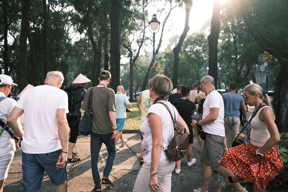 How to Meet People While Traveling Solo as a Shy Introvert